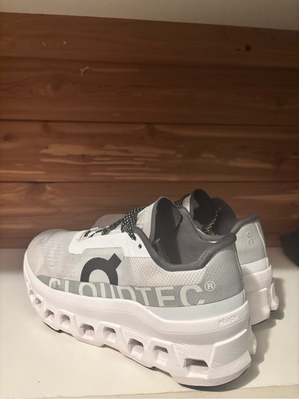 On Cloud Monster women’s Sneakers in White and Gray